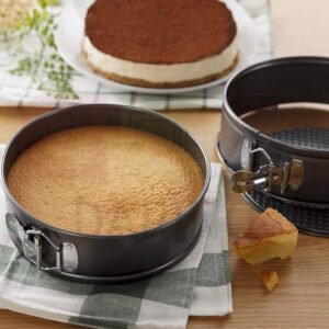 Springform pan with removable bottom